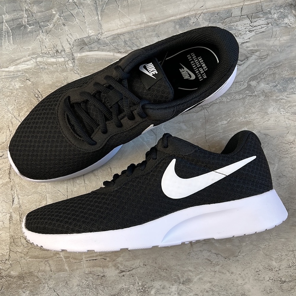 New Nike Tanjun black sneakers shoes - Picture 4 of 9